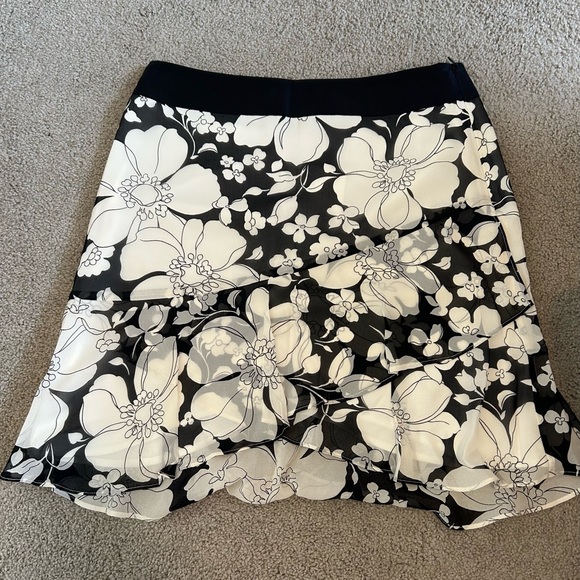 Banana Republic Black and White Floral Mini Skirt - Picture 1 of 3